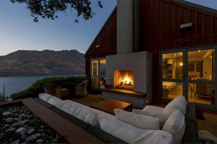 21 & 23 MacKinnon Terrace Sunshine Bay_9