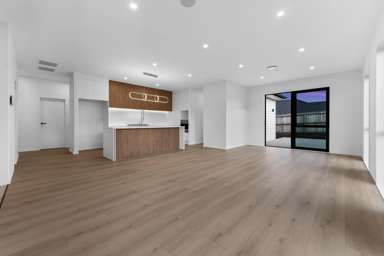 1 BATHURST CRESCENT_3