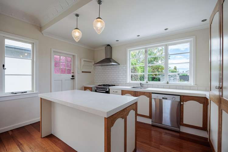 1005 Oliphant Road Raureka_4