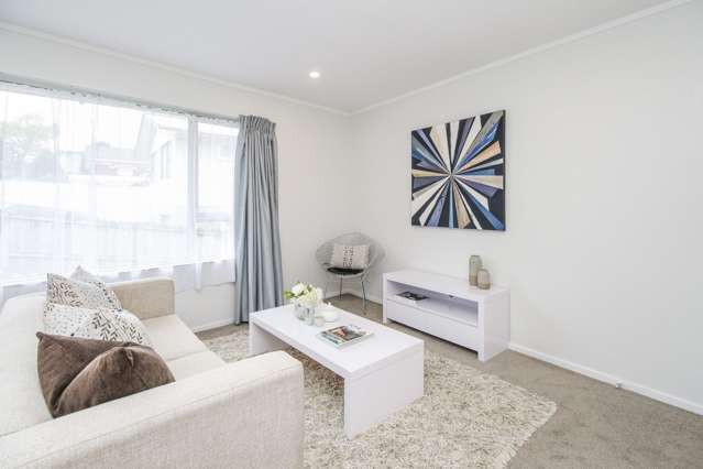 1/112 Gossamer Drive Pakuranga Heights_4