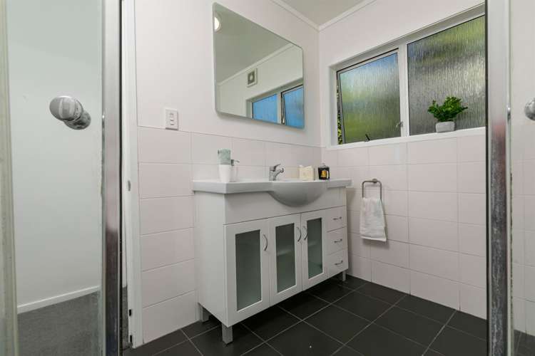 7 Seabar Place Glen Eden_17
