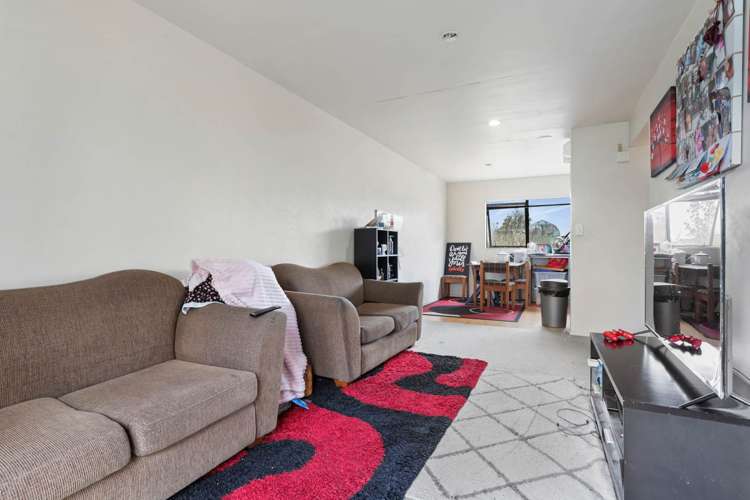 2/12 Crown Lynn Place New Lynn_8