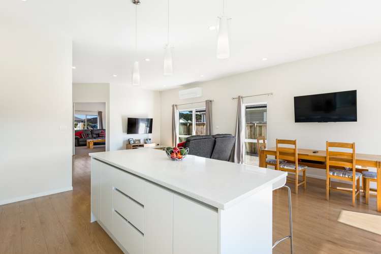 16 Larmer Drive Kumeu_12