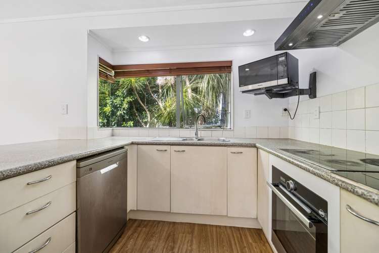 2/8 Tallington Crescent Torbay_13