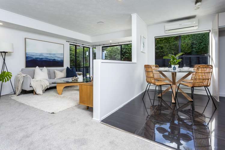2/17 Greenvalley Rise Glenfield_3