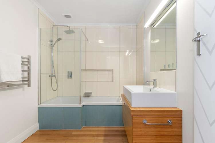 15 Stirling Grove Greerton_5