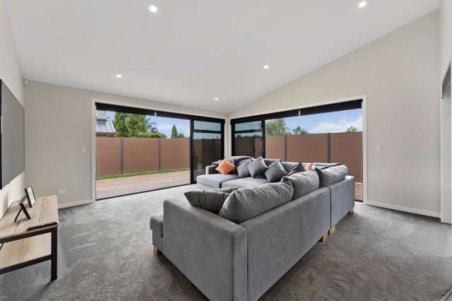 7 Phoenix Palms Grove Levin_2