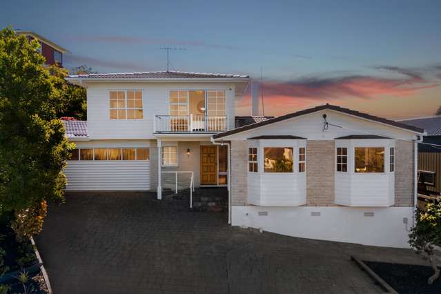 ABOVE IT ALL - FREEHOLD WATERVIEWS