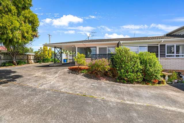 Modern Living in Glen Eden!