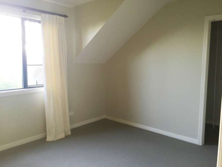 8 Villa Court Eastern Beach_17