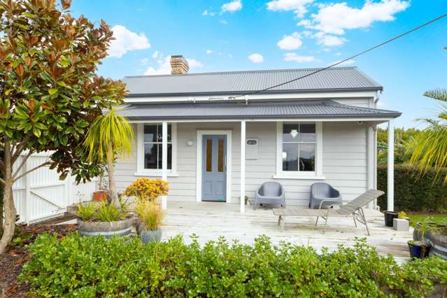 Charming Cottage on 1840m² — A Rare Gem