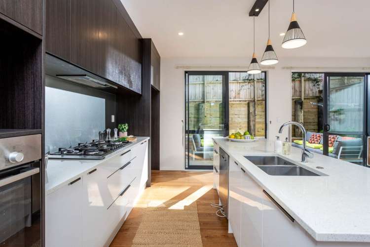 4/4 McQuoid Place Glenfield_11