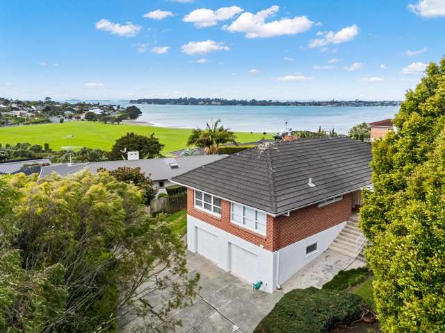 Water views, family home, endless potential