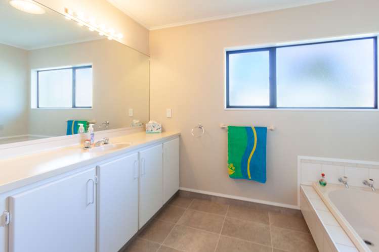 6 Bishops Close Greenmeadows_19