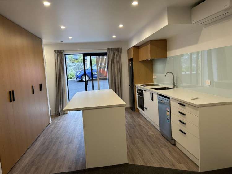 2/12 Willis Street 10446_2