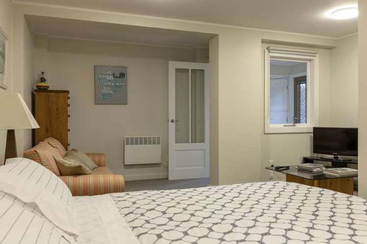 26 Kiwi Street Bird Area_21