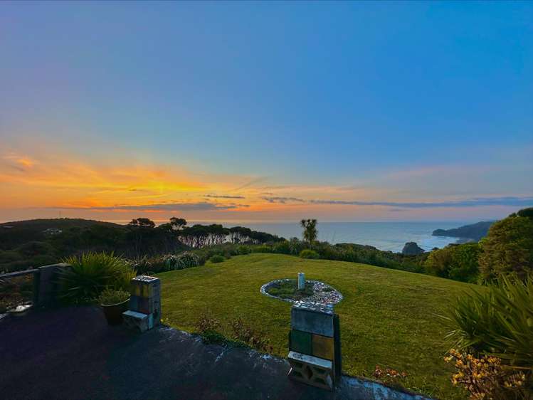 11 Te Ahuahu Road Piha_14