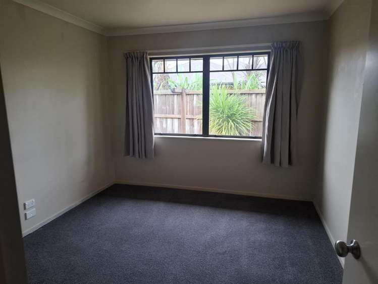 24 Oaklands Drive 11373_13