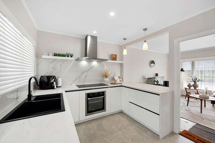 2/56A Taharoto Road Takapuna_8