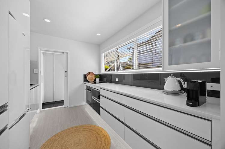 32 Colmar Road Mellons Bay_21