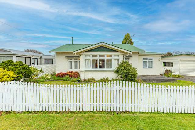 Charming 1920s Bungalow in Whanganui East