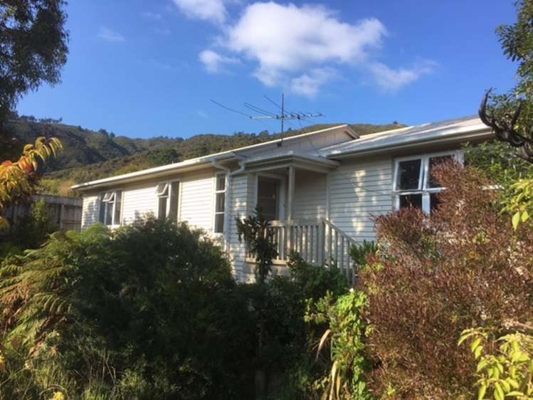 19 Helvetia Grove Naenae_0