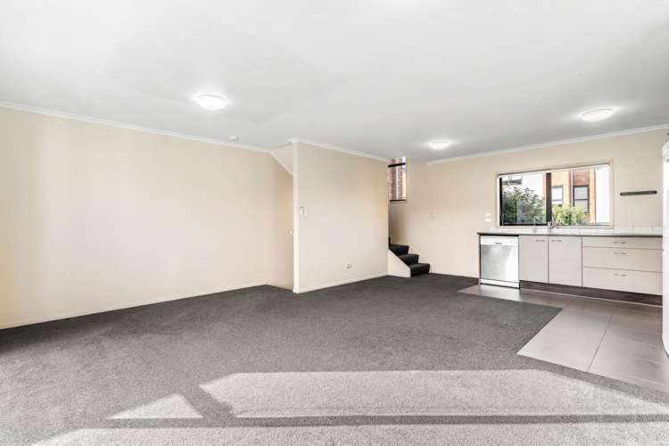 231/172 McLeod Road Te Atatu South_3