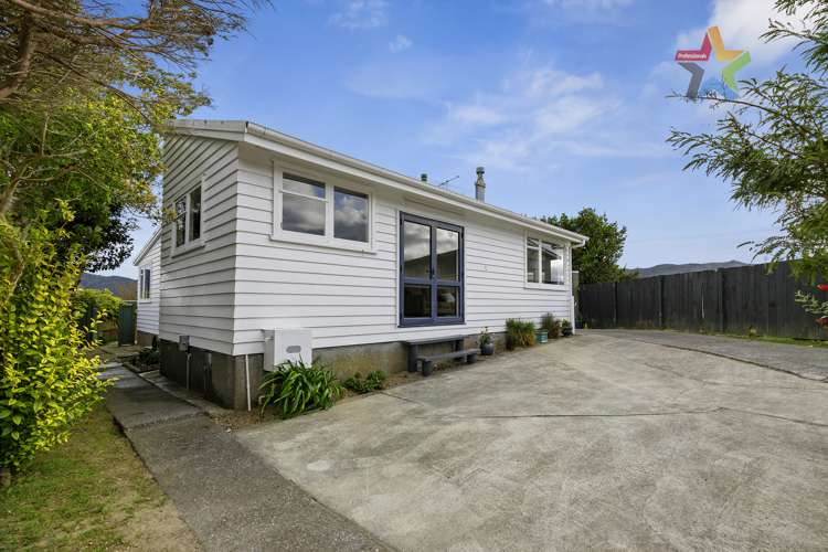 5 Tyrone Grove Wainuiomata_12