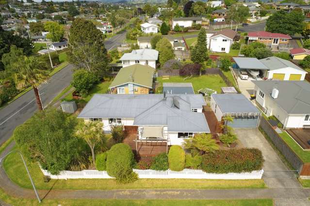 4 Bristol Avenue Brookfield_2