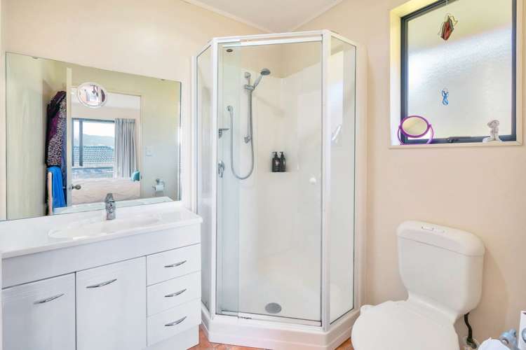 17 Amberly Rise Helensville_11