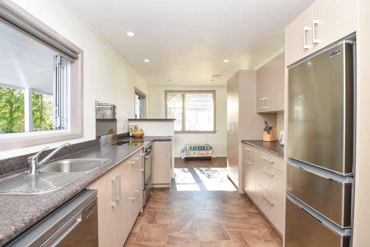 374 High Street South Carterton_6