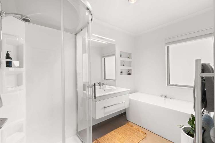 62 Fairose Drive Richmond_14