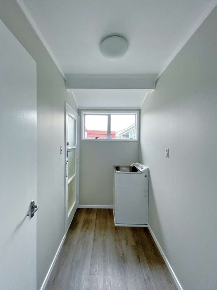 2/82 Moore Street Hillcrest_11