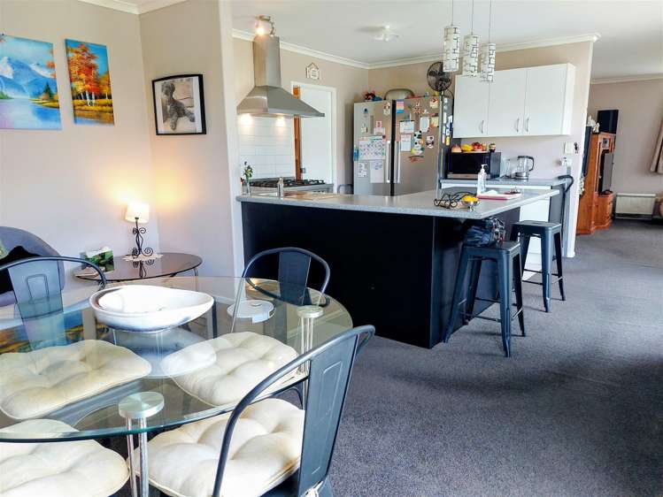 8 Muirfield Rise Te Kamo_8