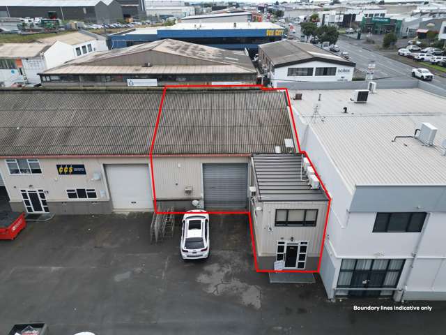 210M² INDUSTRIAL UNIT IN NORTH PENROSE