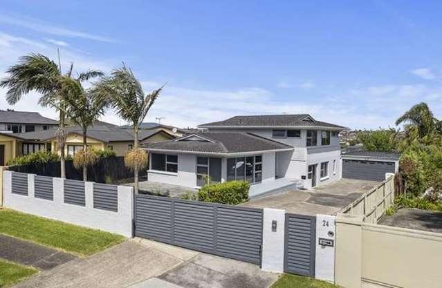 Modern home in Macleans Zone with freehold 842sqm