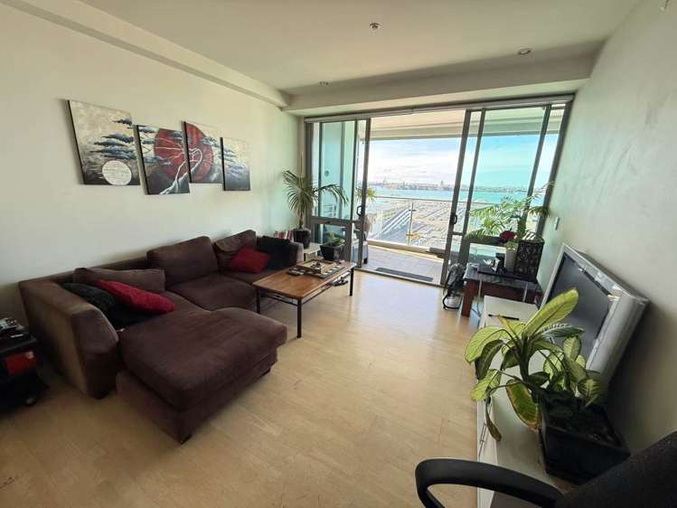 1304/30 Beach Road City Centre_6