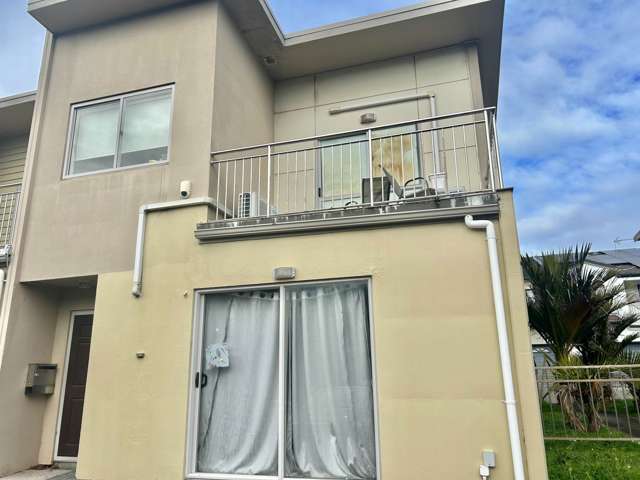 Family Home in Prime Flat Bush Location