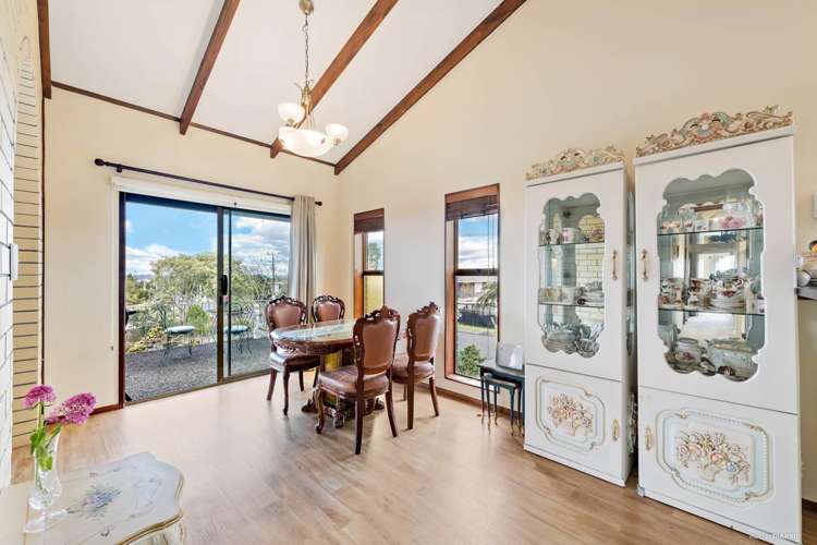 12 Royal Road Massey_11