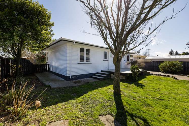 60 Southsea Crescent Silverdale_16