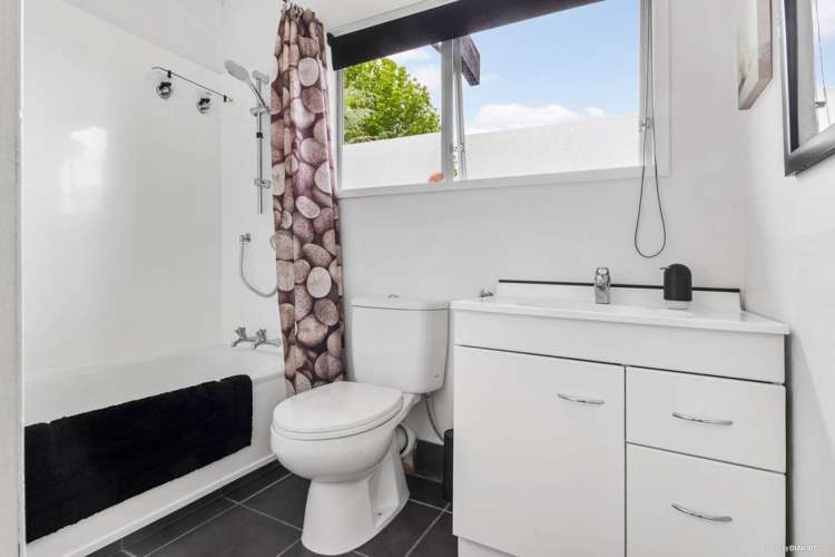 1/114a Kervil Avenue Te Atatu Peninsula_9