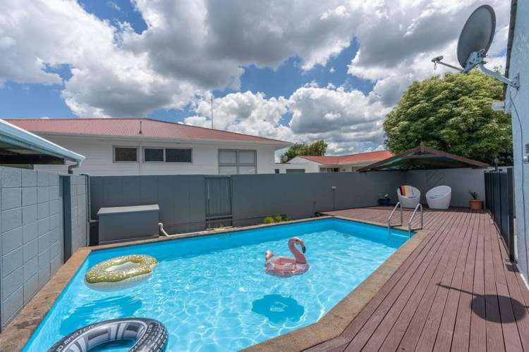 16 Cairnfield Road 11640_11
