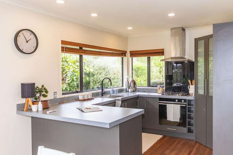 7 Lourie Way Fitzherbert_1