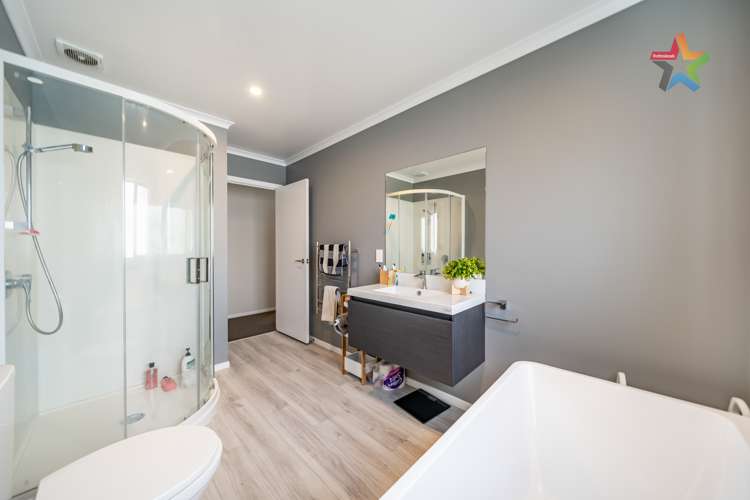 2 Grovedale Square Wainuiomata_4