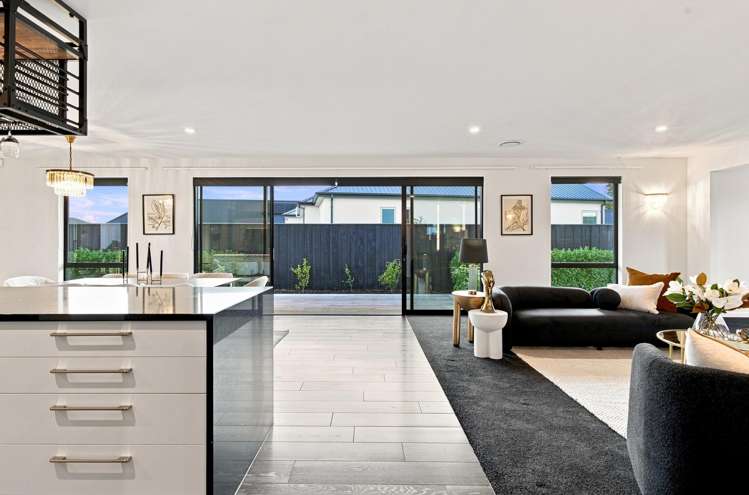 56 Carnaveron Drive Lincoln_2