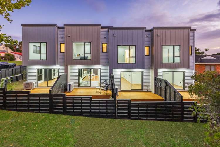 2 /1 Photinia Place Botany Downs_8