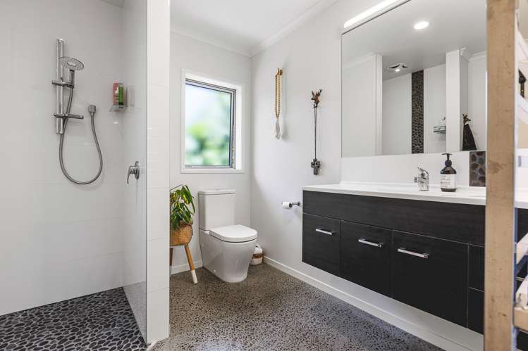 10 Cooke Farm Grove Waiwhakaiho_24