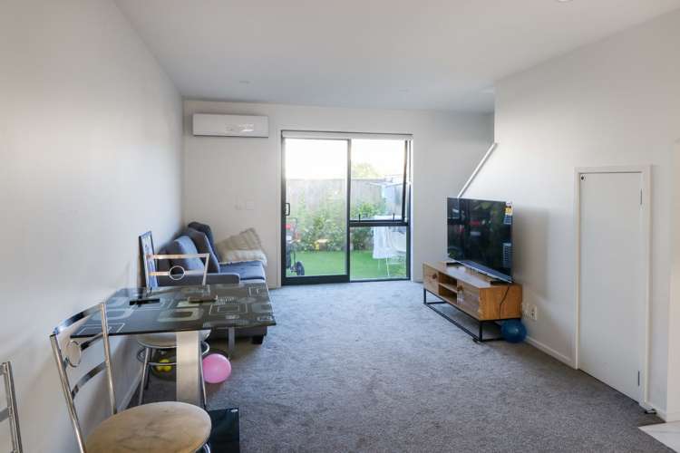 6/10 Avery Grove Boulcott_4