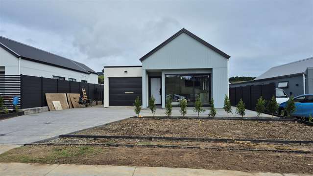 NEW 3 BDRMS $895,000