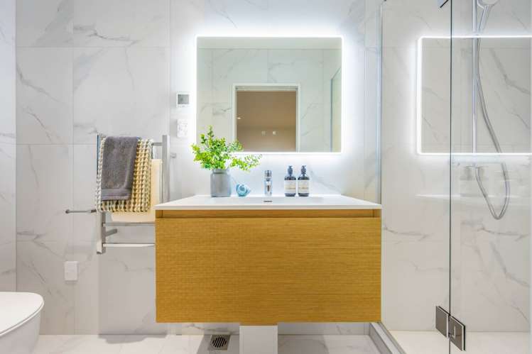 2F Hollywood Avenue Epsom_14